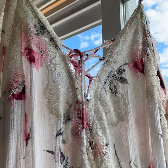 Kendal & Kylie white floral romper - Picture 5 of 8